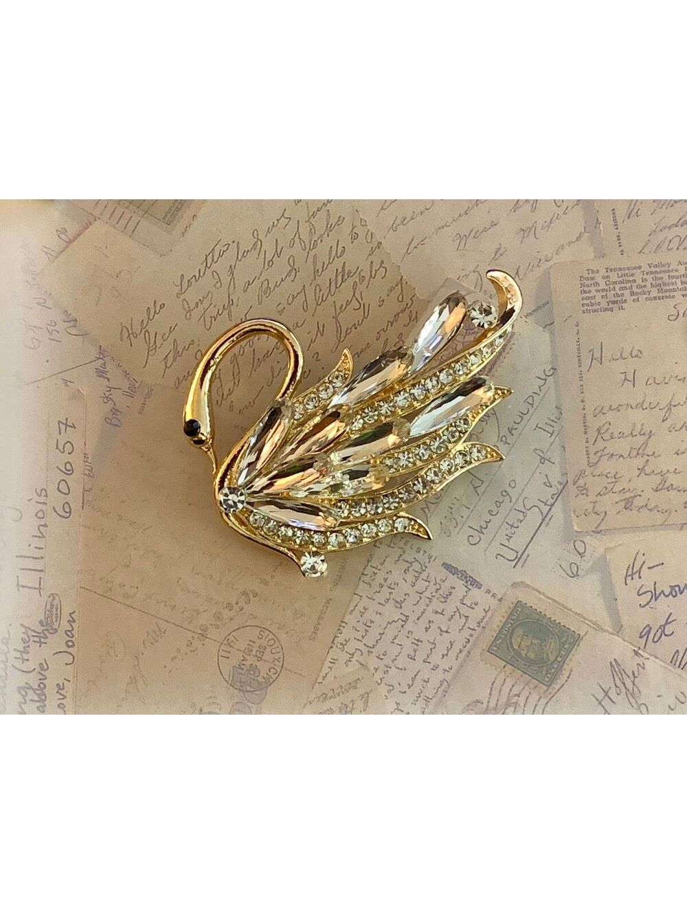 Crystal Swan Brooch Elegant Graceful Waterfowl Rhinestones Statement Fashion Pin